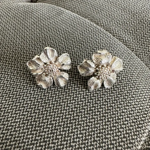 Tiffany & Co Wild Rose Flower Stud/Clip Earrings Silver - Picture 2 of 8